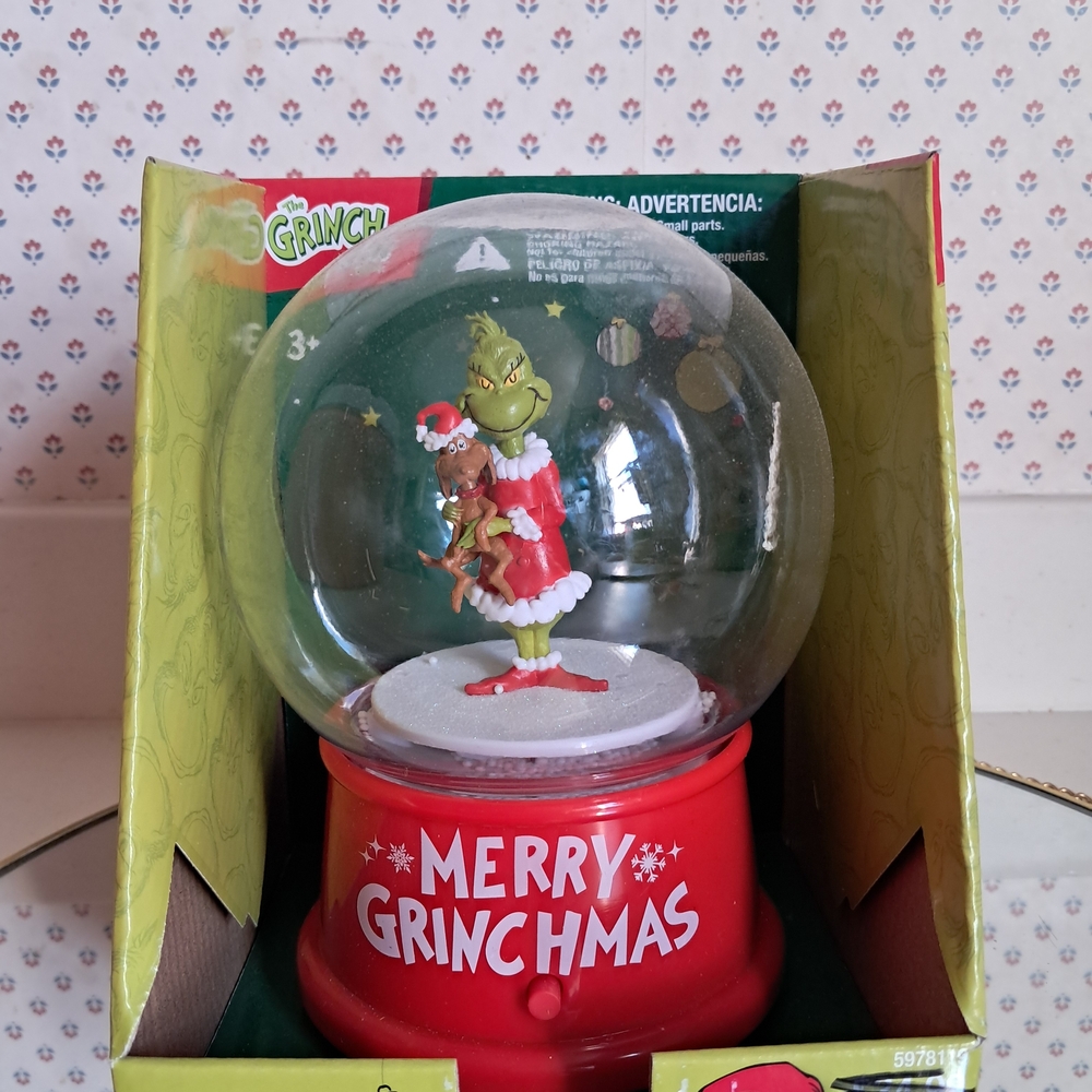 Merry Grinchmas Snow Globe